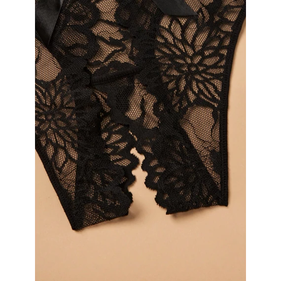 Amara – plus size fekete csipkés nyitott tanga